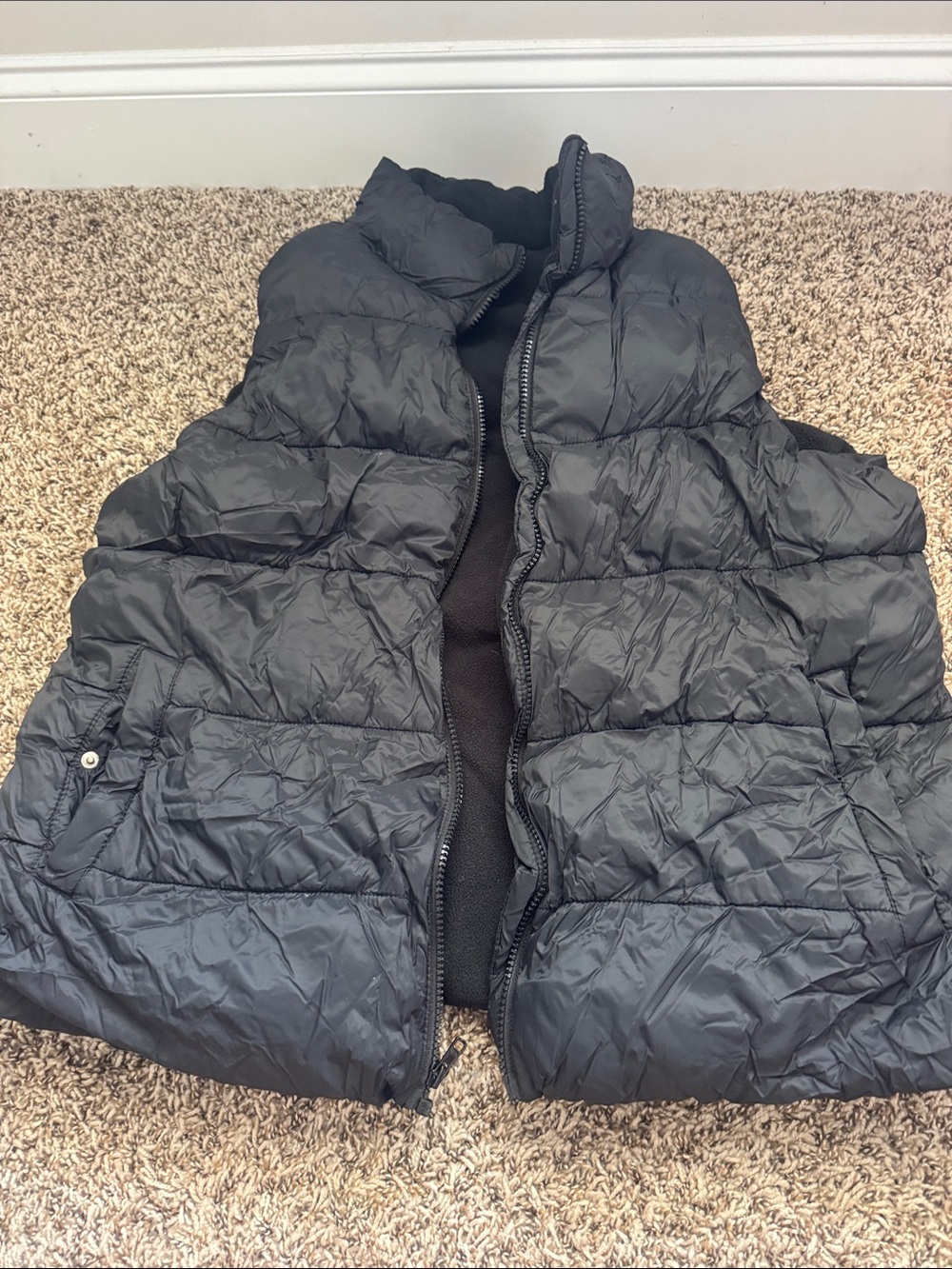 Women’s Black Puffer Vest Jacket - Lightweight Quilted Outerwear